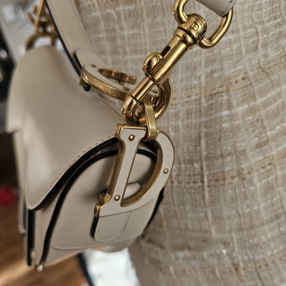 Dior Cream Saddle Shoulder Bag with Gold 'D' Charm - Picture 4 of 5